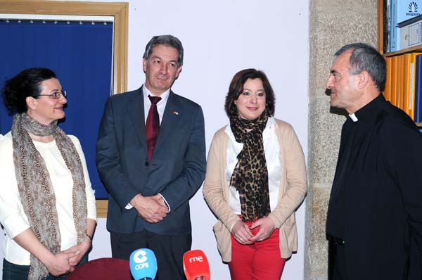 A secretaria xeral de Igualdade, durante a visita a Cáritas Ourense.