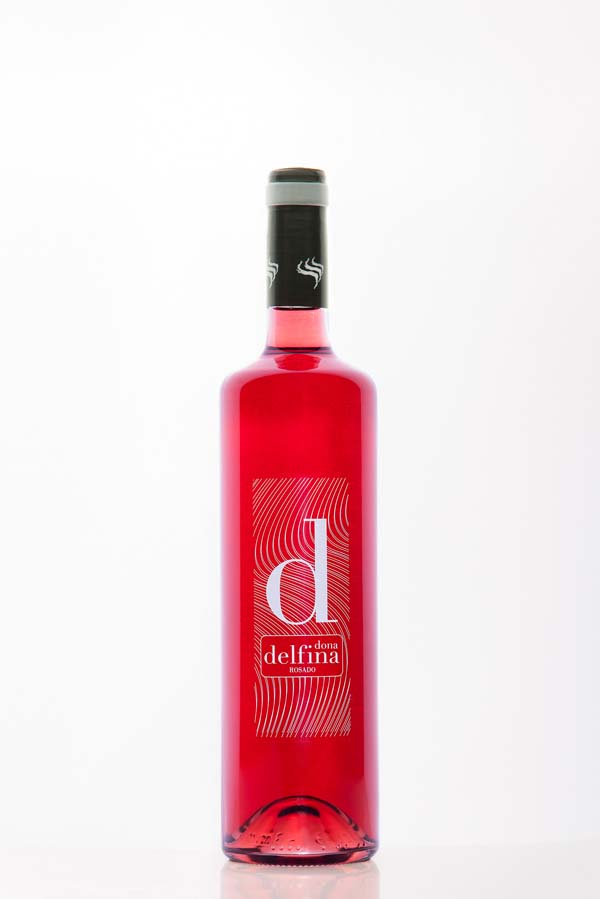Botella do rosado valdeorrés Dona Delfina. 