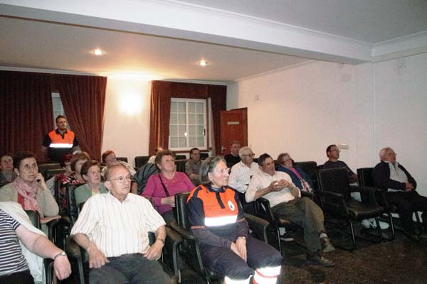 Participantes na charla impartida en Manzaneda.