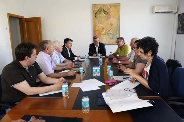 Reunión da comisión de seguemento da Plataforma Pro-A76 en Monforte./ Foto: Carlos G. Hervella
