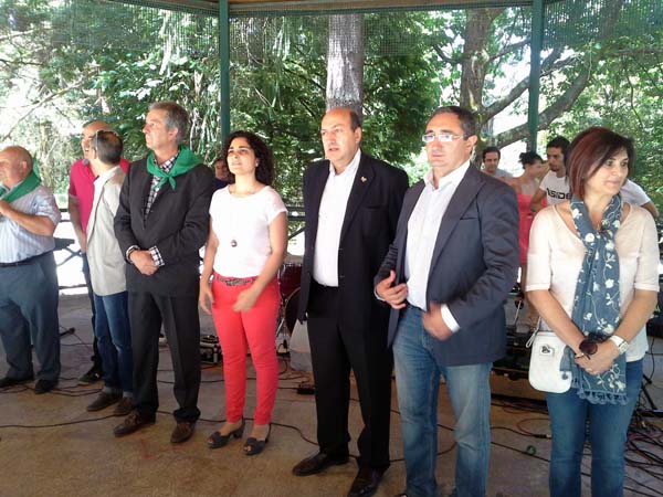 Autoridades presentes nesta xuntanza de maiores no Carballiño.