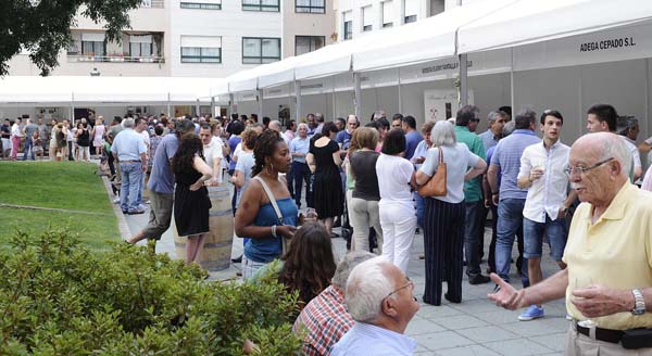 Público durante a XVII Feira do Viño de Valdeorras, no Barco./ Foto: Carlos G. Hervella