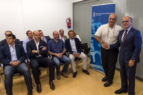 Asistentes á firma do convenio entre Renfe e a Deputación de Ourense./ Foto: Alberte Paz