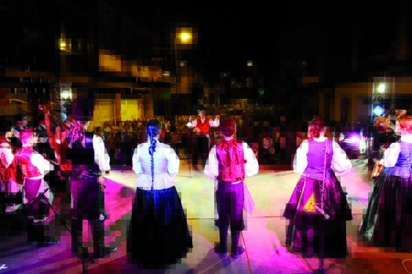Imaxe dunha actuación de Abertal na rúa da Estación./ Foto: Carlos G. Hervella.