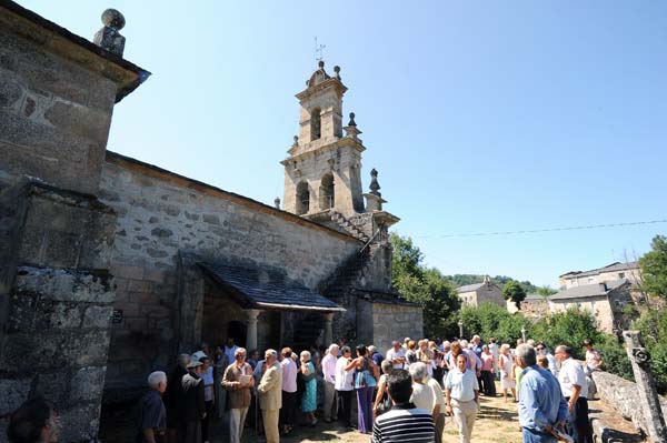 A igrexa de Xares, nas festas do pasado ano./ Foto: Carlos G. Hervella.