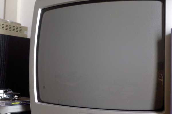 Imaxe dunha televisión apagada en Valdeorras.