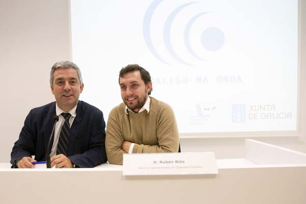 O director xeral de Política Lingüística, con Rubén Riós, na presentación.