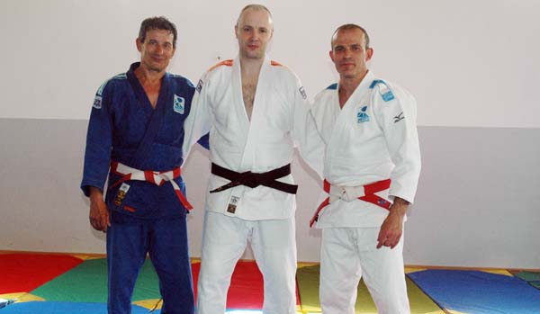 Miguel Ramos, presidente A.D. Miguelito; Alberto Vázquez, profesor de judo en Valdeorras; e Eduardo Galán, vicepresiente 1º FG JUDO. /Foto: Mónica G. Bellver.