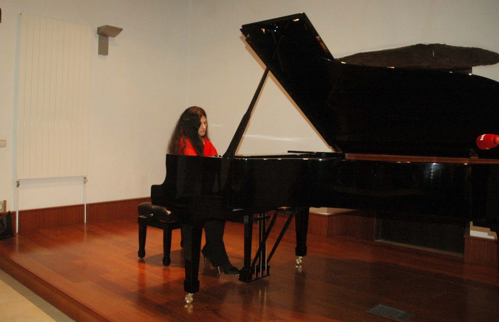 Sara Marianovich ao piano. /Foto: Mónica G. Bellver.