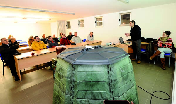 Presentación do programa de compostaxe doméstica no Barco. /Foto: Carlos G. Hervella.