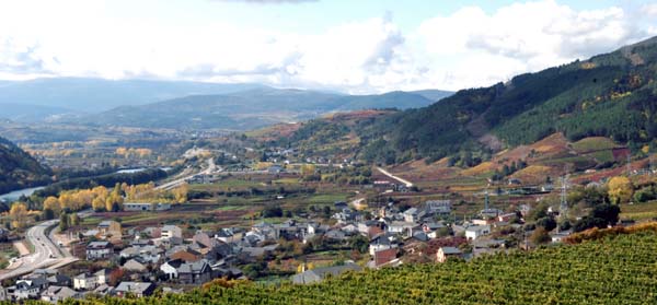 Vista da vila de Vilamartín de Valdeorras./ Foto: Carlos G. Hervella.