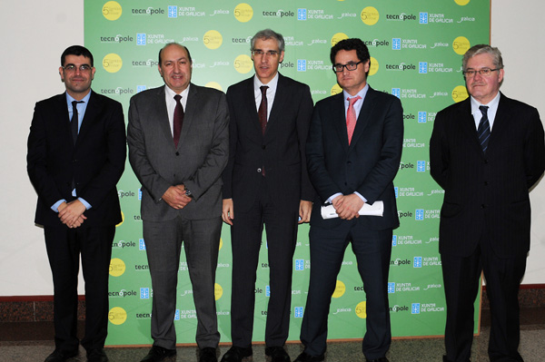 O conselleiro de Economía, con outras autoridades no Foro Biomasa.