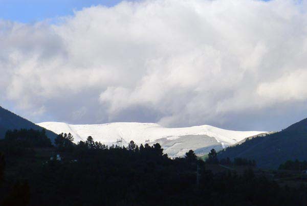 A neve chegaba na mañá do 16 de xaneiro ata o Montouto, en Valdeorras./ Foto: Carlos G. Hervella.
