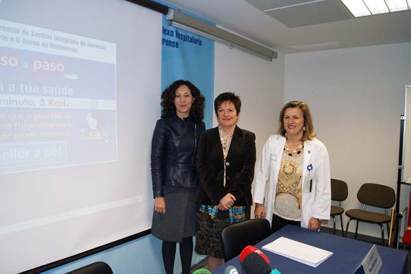 A conselleira de Sanidade, coa xerente de xestión integrada ourensá, no acto de presentación do programa de cribado de cancro de colon en Ourense.