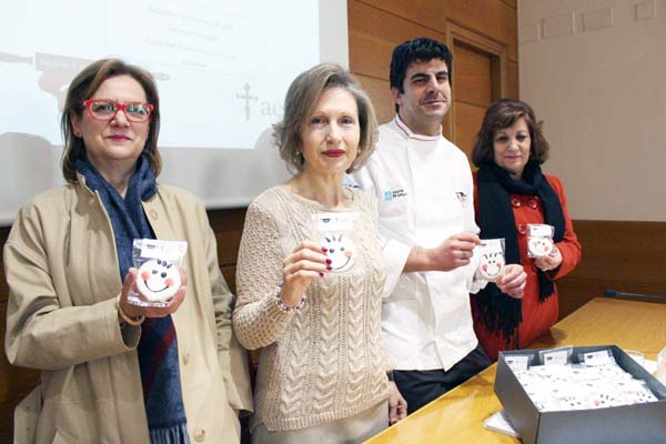 Acto de presentación da campaña da "galleta solidaria contra o cancro infantil" en Ourense.