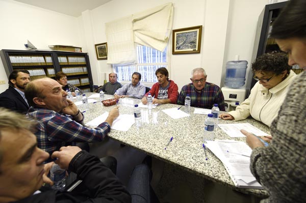 Membros do pleno do CRDO Valdeorras na sesión na que se elixiu ao novo presidente./ Foto: Carlos G. Hervella.