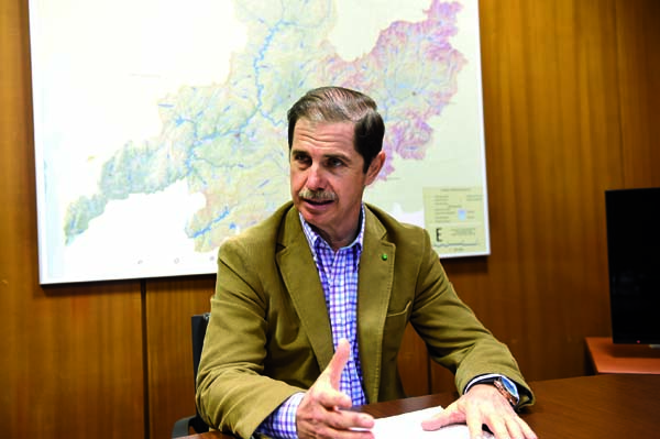 Francisco Marín, presidente da Confederación Hidrográfica do Miño-Sil, durante a entrevista./Foto: Carlos G. Hervella.