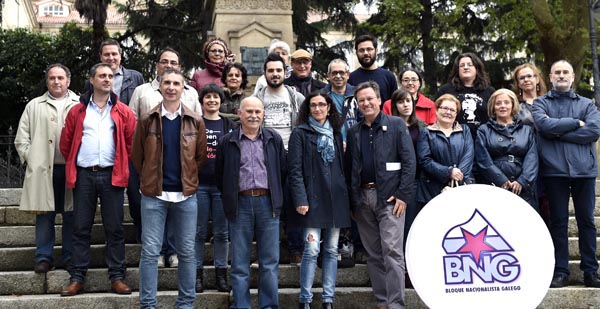 Membros da candidatura do BNG-Asembleas Abertas en Ourense nos Xardíns Padre Feijóo, con Xavier Vence./ Foto: Carlos G. Hervella.