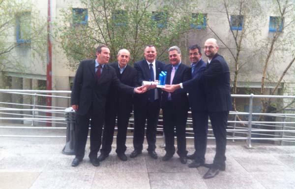 Os alcaldes de Sober, Bóveda, Pantón e Quiroga, o presidente do Consorcio de Turismo e o xerente do GDR Ribeira Sacra, co premio.
