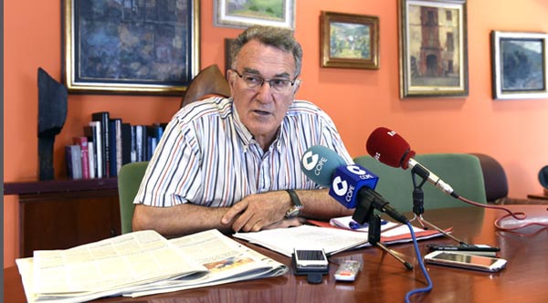 Alfredo García, alcalde do Barco, na rolda de prensa do 14 de maio./ Foto: Carlos G. Hervella.