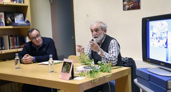 José Rodríguez e Clodio González (á dereita), na conferencia impartida en Verín./ Foto: Carlos G. Hervella.