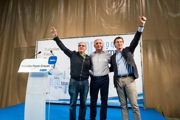 O candidato popular do PP de Verín, no centro, con Manuel Baltar e Alberto Núñez.