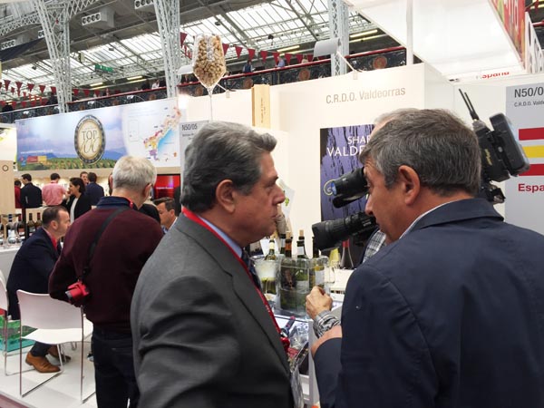 Federico Trillo, co presidente do CRDO Valdeorras, no stand desta denominación na London Wine.