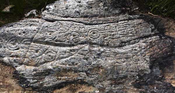 Imaxe de petroglifos en Sober./ Foto: Asociación O Colado do Vento.