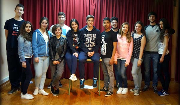 Alumnos do Grupo de Teatro do IES Martaguisela.