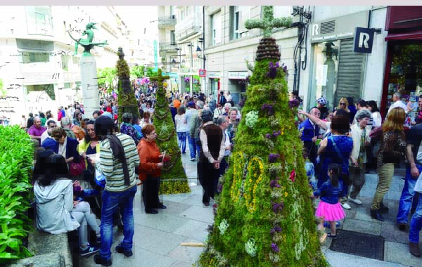 Maios tradicionais no casco antigo de Ourense.