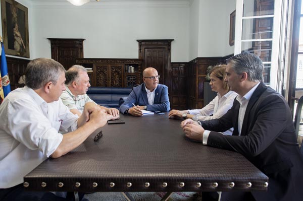 Reunión do presidente da Deputación cos presidentes dos catro consellos reguladores vitivinícolas existentes na provincia de Ourense.
