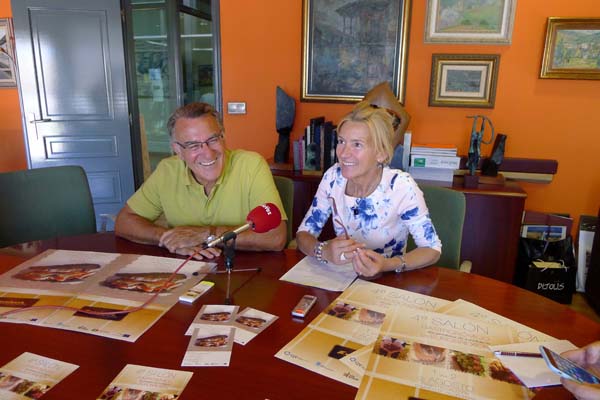 O alcalde do Barco, Alfredo García, e a concelleira de Turismo, Irene Dacal, na presentación do IV Salón Gastronómico./ Foto: Ángeles Rodríguez.