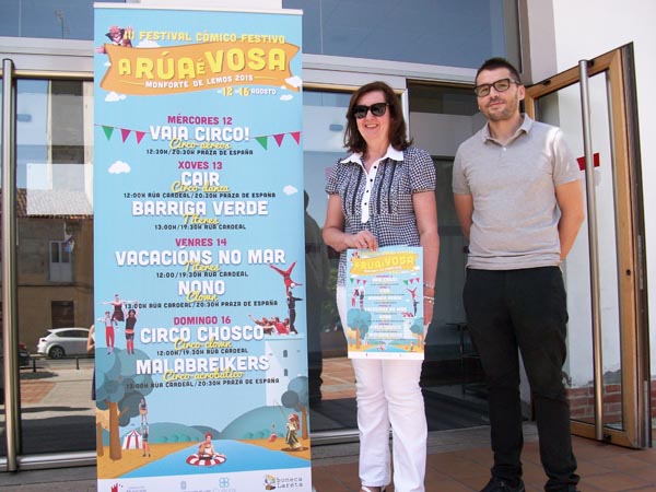 A concelleira de Cultura de Monforte de Lemos, Marina Doutón, e o coordinador do terceiro festival cómico festivo “A Rúa é Vosa”, Aitor Rei, na presentación do cartaz desta edición.