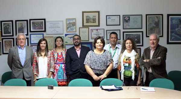 Representantes de A Farixa cos docentes de Colombia e Costa Rica.
