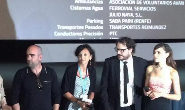 O director Dani de la Torre, con membros do equipo da película no Festival de Venecia.