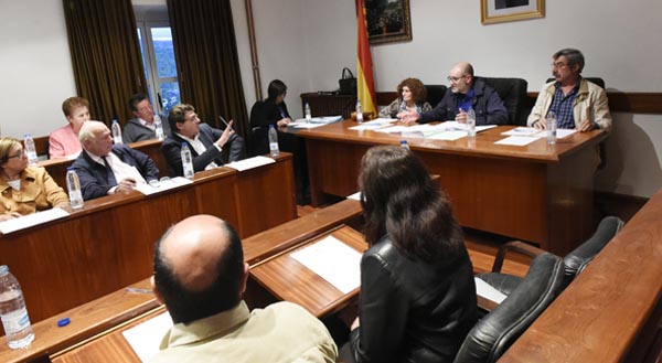 Momento de debate dun dos puntos entre o portavoz do PP e o alcalde vianés./ Foto: Carlos G. Hervella.