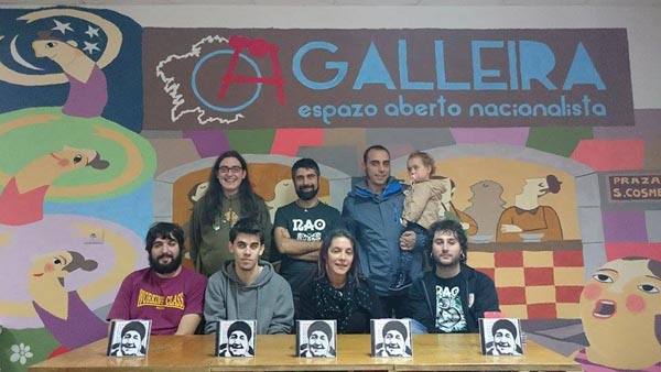 Músicos e membros da Asociación "A Galleira" na presentacion do CD en Ourense.
