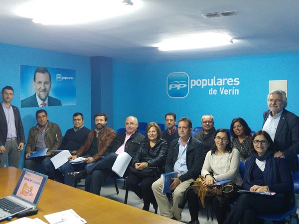 Reunión do comité electoral do PP de Ourense, que coordina Rosendo Fernández, en Verín.