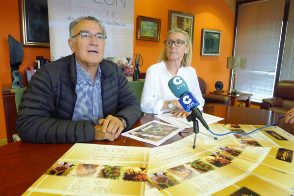 O alcalde do Barco e a concelleira de Turismo, na rolda de prensa da presentación do Salón Gastronómico./ Foto: Ángeles Rodríguez.