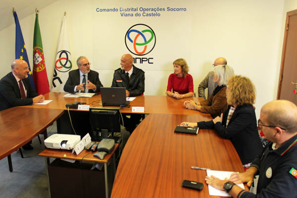 Imaxe da visita ao Centro De Coordinación Conjunta de Protección Civil, situado en Viana do Castelo./ Foto: Riet.
