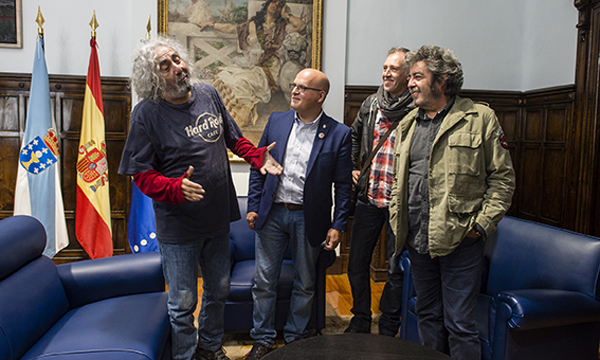 Los Suaves na recepción co presidente da Deputación de Ourense, Manuel Baltar.