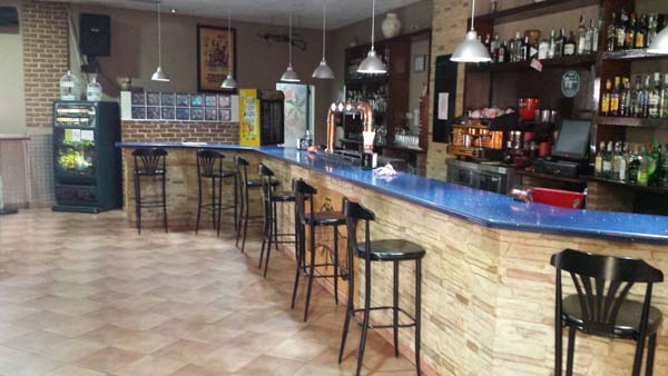 Barra no interior do Ruxe Ruxe.