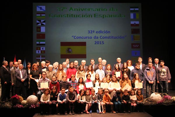 Autoridades e premiados no XXXVII Concurso da Constitución.