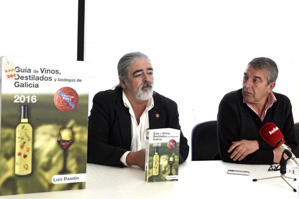 Luis Paadín, director da guía, e José Vicente Solarat, presidente da D.O. Valdeorras, na rolda de prensa./ Foto: Carlos G. Hervella.