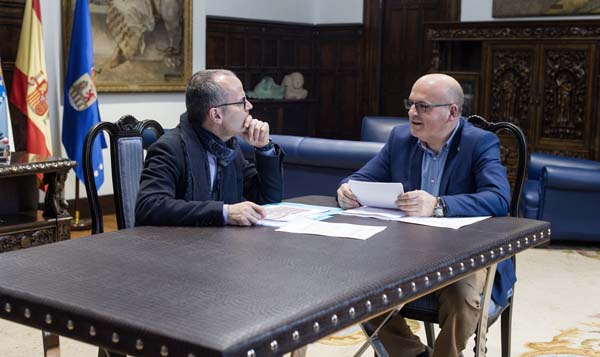 Manuel Baltar e Jesús Vázquez durante o encontro no Pazo Provincial.