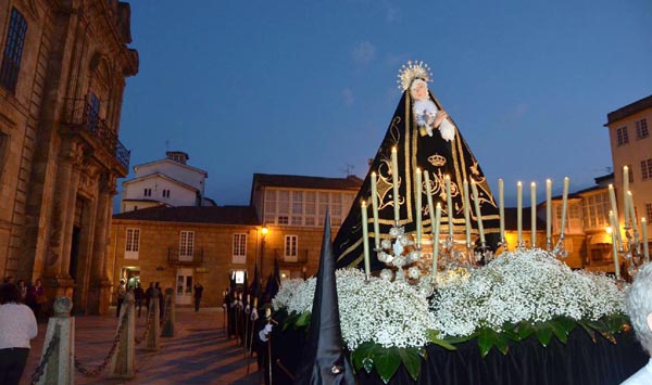 A Dolorosa na procesión do Santo Enterro. /Foto: José Manuel Feijóo.