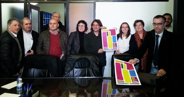 Os membros do xurado, coa imaxe do cartaz premiado./ Foto: CRDO Ribeiro.