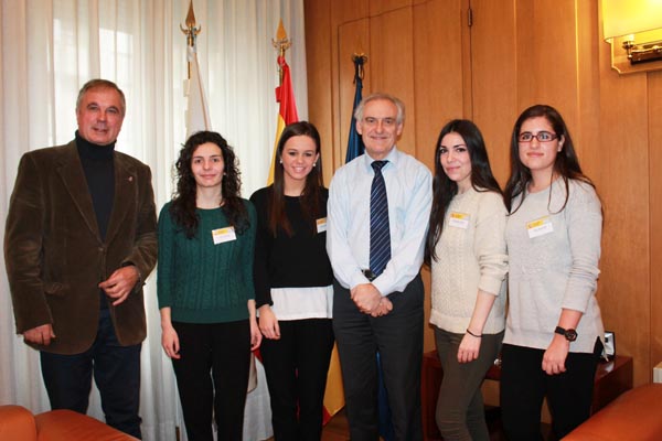 Recepción das alumnas na Subdelegación do Goberno en Ourense.