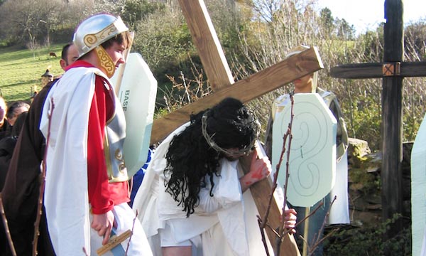 Este Via Crucis foi recuperado hai uns anos./ Foto: Asociación Fonte do Milagro.