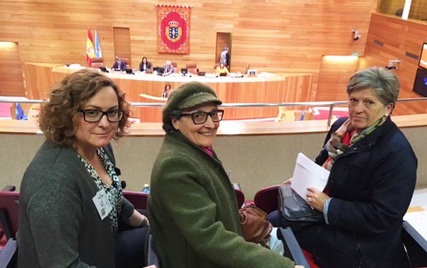 Membros da Asociación de Amigos do Camiño de Santiago por Valdeorras, no Parlamento de Galicia.